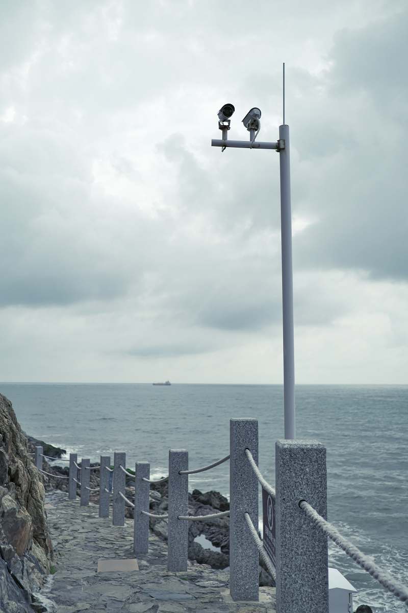 lamp post  white